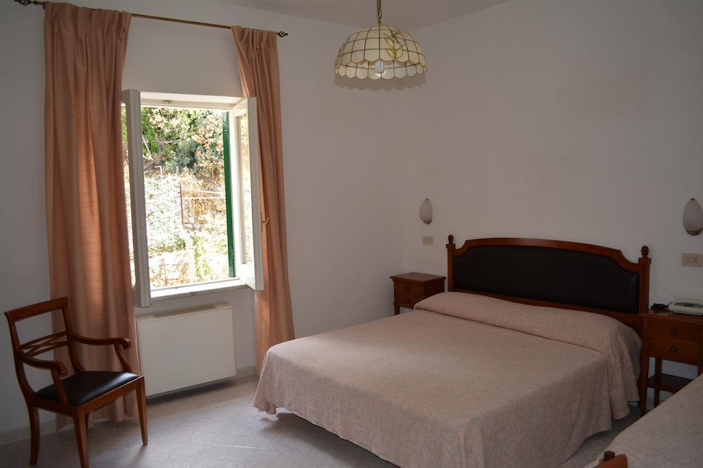 Hotel Maronti Barano dʼIschia الغرفة الصورة