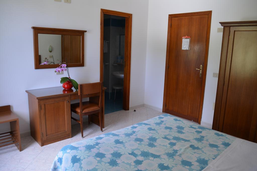 Hotel Maronti Barano dʼIschia الغرفة الصورة